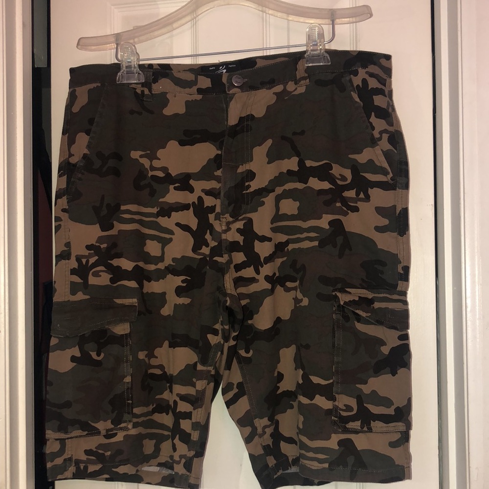 Live Free Men's Cargo Shorts